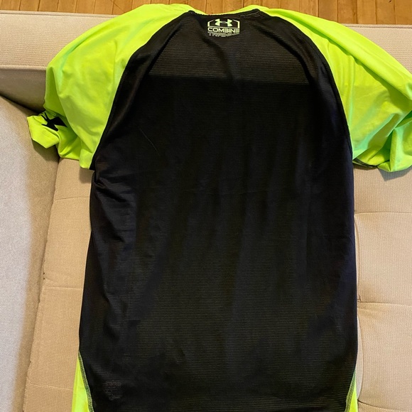 UA Compression WorkOut Shirt - Picture 3 of 3